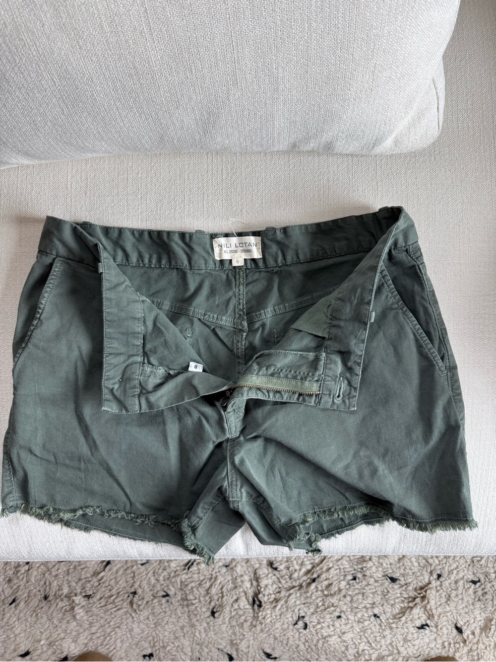 Nili Lotan carpenter shorts in avocado green size 8 - Picture 6 of 9